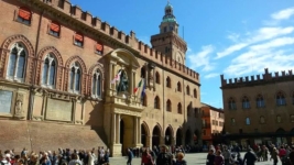 Piazza-grande-town-hall-bologna